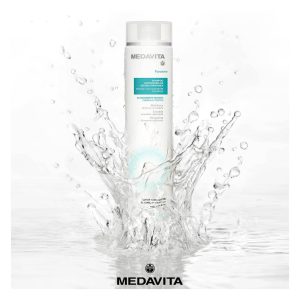 Șampon antimătreață Puroxine Medavita 250 ml: curăță scalpul, reduce rapid mătreața și previne reapariția. Calmează, fortifică și lasă părul curat, sănătos.