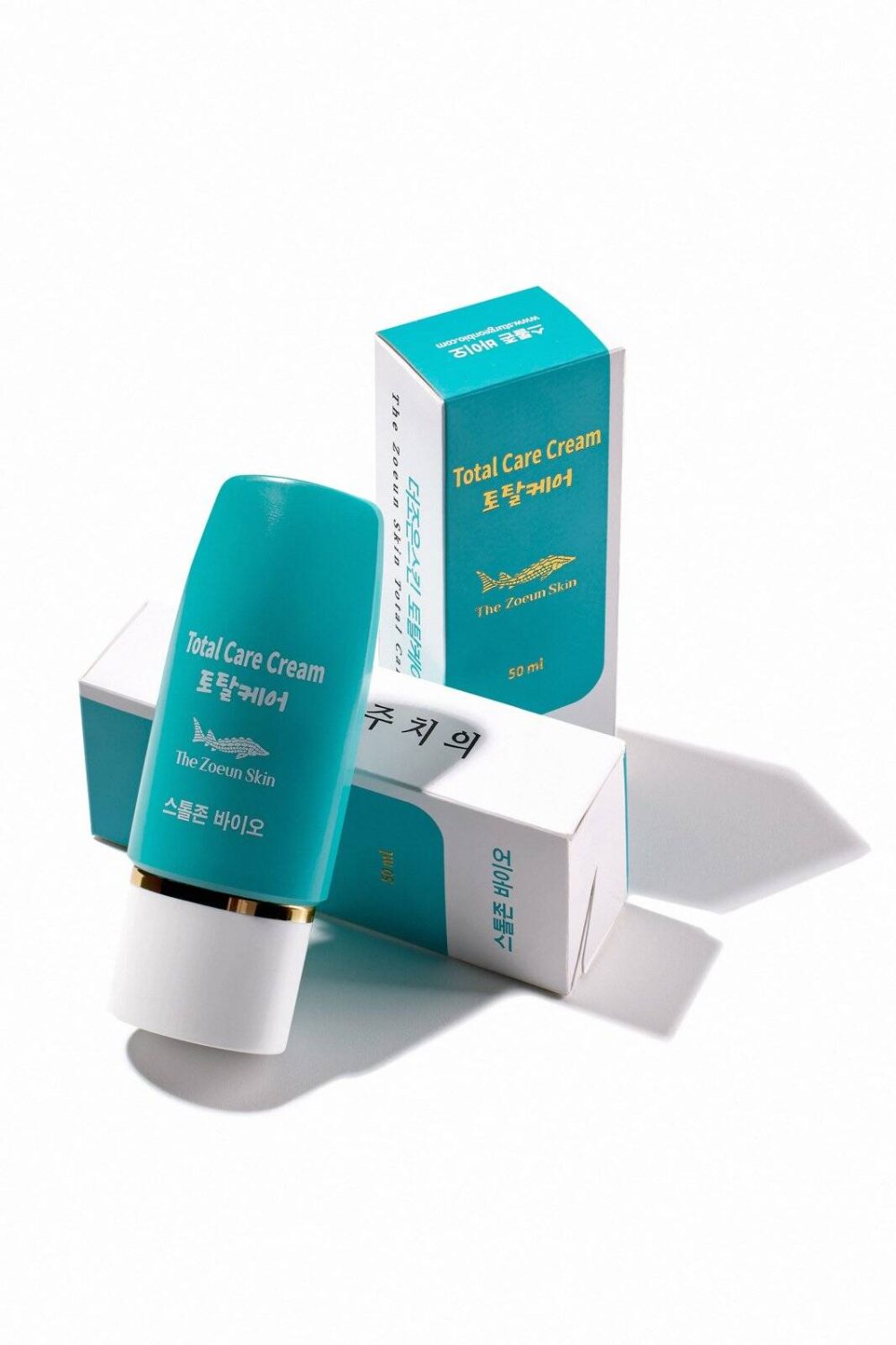 Total Care Cream – cremă regenerantă pentru piele afectată de dermatită, acnee, psoriazis sau iritații. Calmează, hidratează și reface pielea.