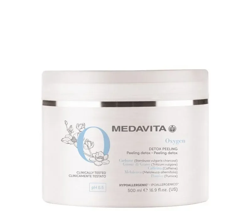 Peeling detox 500 ml MEDAVITA OXYGEN curăță în profunzime scalpul, elimină sebumul și impuritățile, revitalizând rădăcina firului de păr.